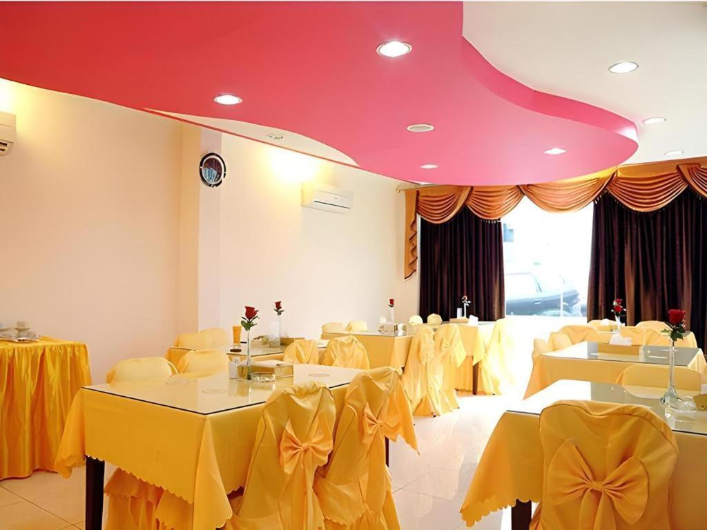 โรงแรมโรวี บูทิค จาการ์ตา ภายนอก รูปภาพ